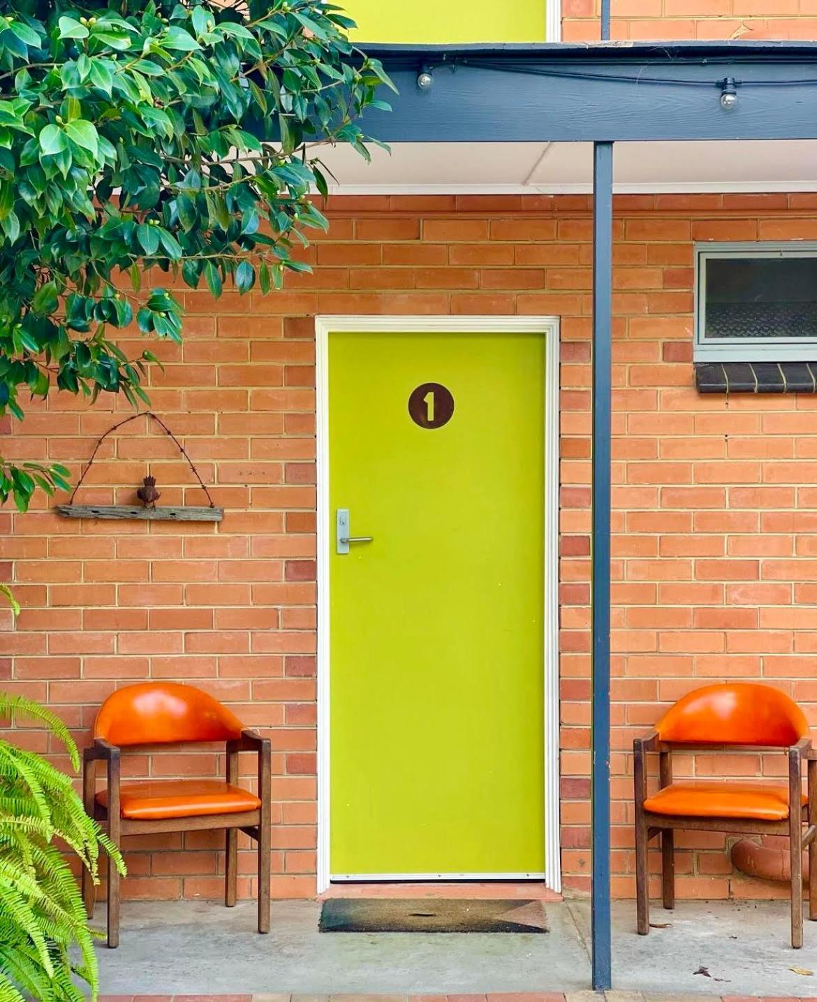 The Warby, Where Mid-Century Style Meets The Mountains Warburton Extérieur photo