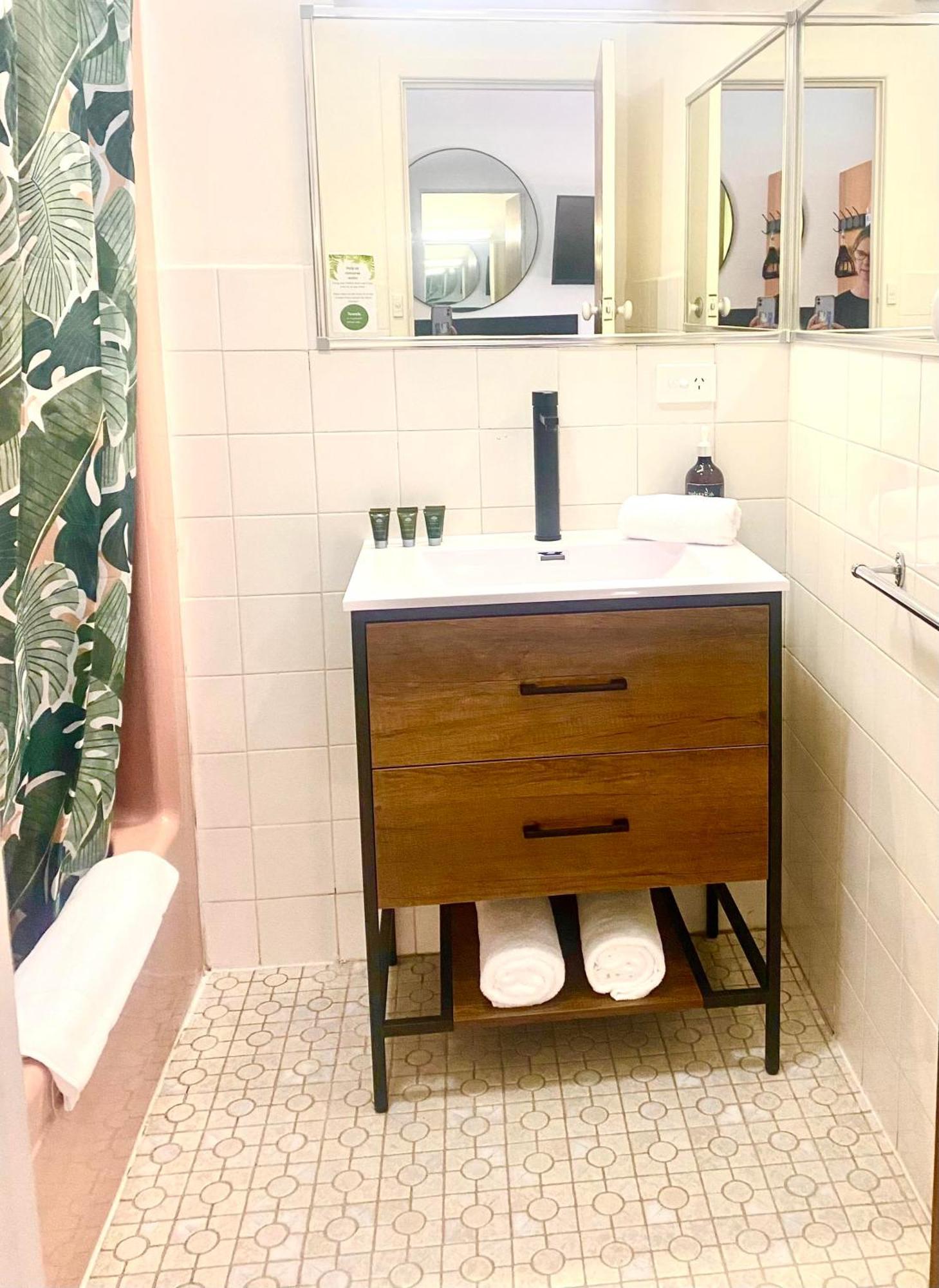 The Warby, Where Mid-Century Style Meets The Mountains Warburton Chambre photo